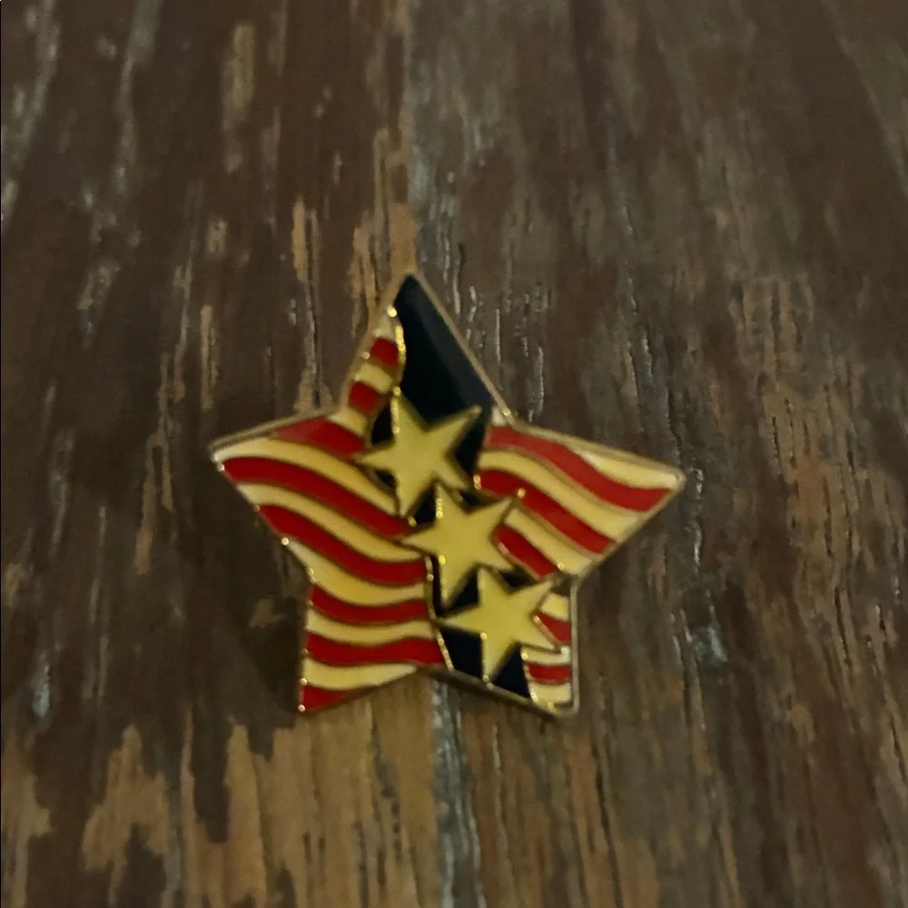 Patriotic USA Flag and Star Pins - Picture 4 of 6